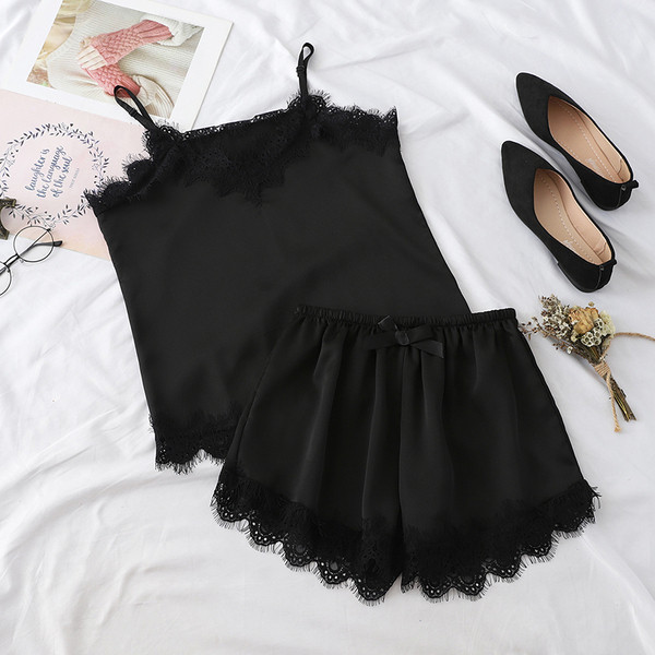 Női kétrészes pizsama csipkével, különböző színekben