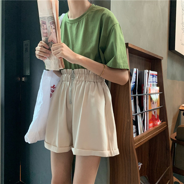 Къси дамски панталони с висока талия и цип в черен и бежов цвят