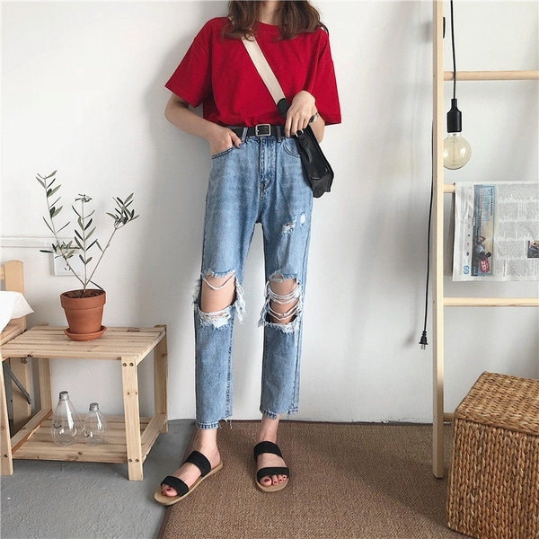 Blugi de dama moderni cu motive rupte si talie inalta de culoare deschisa