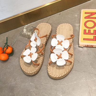 Modern női papucs 3D elemekkel több színben