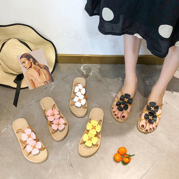 Modern női papucs 3D elemekkel több színben