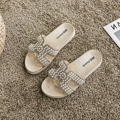 Modern női csehek bézs és sárga gyöngyökkel - két modell