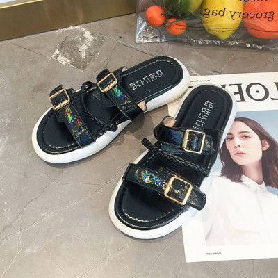 Alkalmi női szandál fém csattal több színben