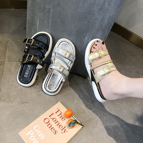 Alkalmi női szandál fém csattal több színben