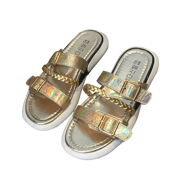 Alkalmi női szandál fém csattal több színben