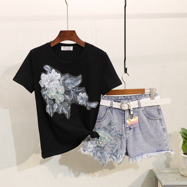 Naprakész női kétrészes szett 3D elemekkel