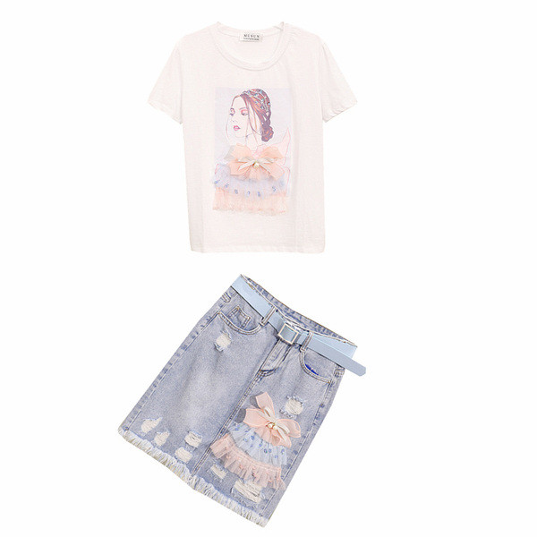 Set de damă de ultimă generație, care include un tricou și o fustă din denim în mai multe culori