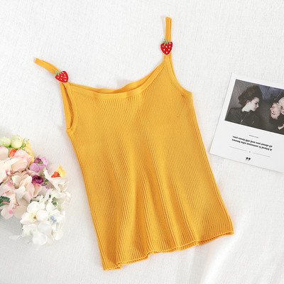 Vékony pántokkal, több színben díszített női lezser felső