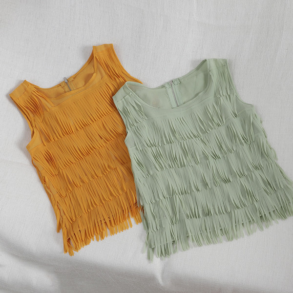 Modern női felső, széles pántokkal és rojtokkal több színben