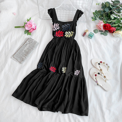 Hosszú női ruha több színben hímzéssel