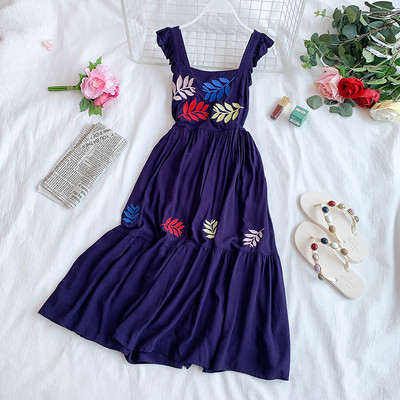 Hosszú női ruha több színben hímzéssel