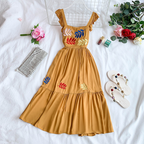 Hosszú női ruha több színben hímzéssel