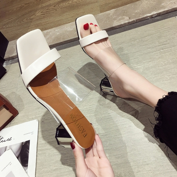 Modern női papucs sarokkal, két színben - fehér és fekete