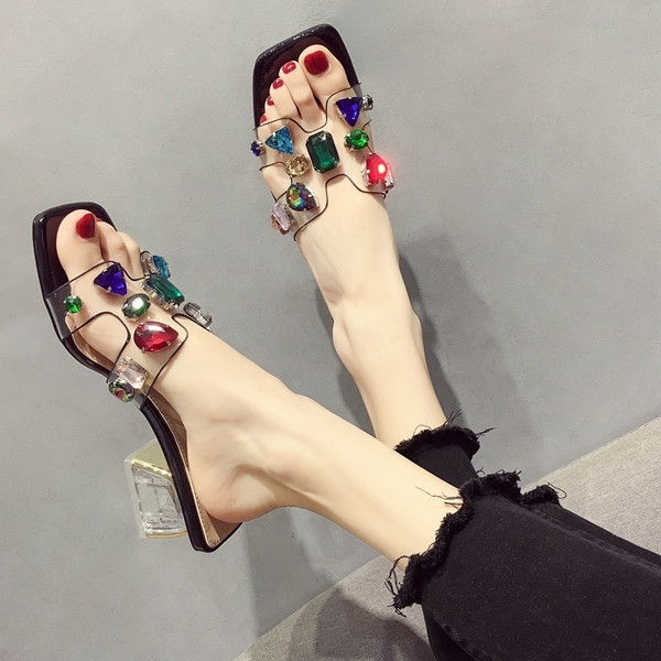 Papuci de dama actuali in doua culori cu pietre decorative colorate