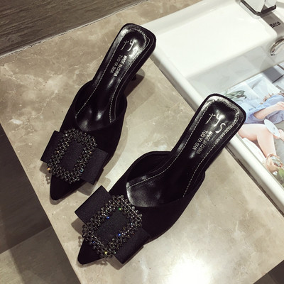 Elegáns női magassarkú cipő két színben, csattal