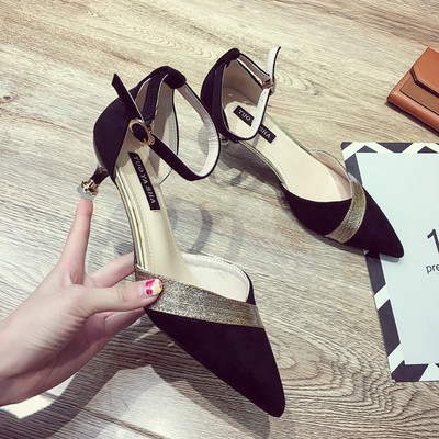 Stílusos női cipő öko velúrból, két színben, extravagáns sarokkal