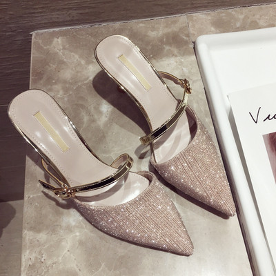 Aktuális női magassarkú cipő két színben - hegyes modell fényes elemmel