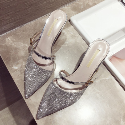 Aktuális női magassarkú cipő két színben - hegyes modell fényes elemmel