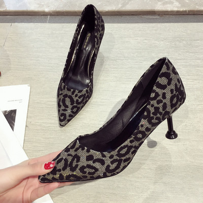 Modern női cipő állatmintával, két színben