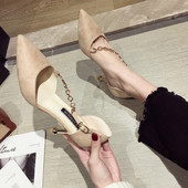 Elegáns női magas sarkú cipő bézs és fekete színben, díszítő kövekkel