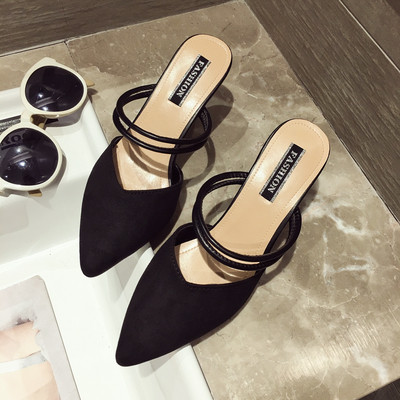 Női magas sarkú cipő fehér és fekete színben - hegyes modell