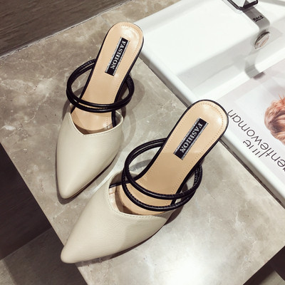 Női magas sarkú cipő fehér és fekete színben - hegyes modell