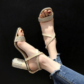 Σύγχρονα γυναικεία σανδάλια με ψηλό τακούνι σε δύο χρώματα από οικολογικής σουέτ