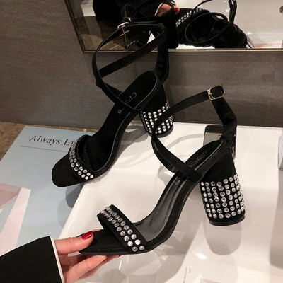 Σύγχρονα γυναικεία σανδάλια με ψηλό τακούνι σε δύο χρώματα από οικολογικής σουέτ