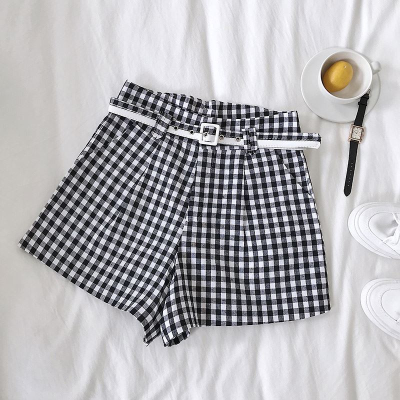 Női kockás rövidnadrág övvel, négy színben