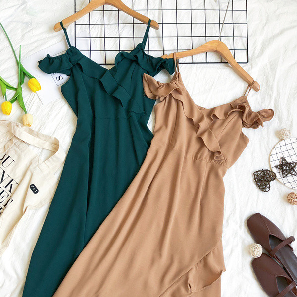 Modern ruha pántokkal több színben