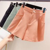 Stílusos női rövidnadrág zsebbel, három színben