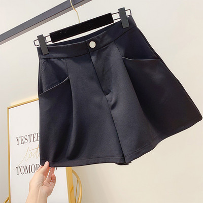 Stílusos női rövidnadrág zsebbel, három színben