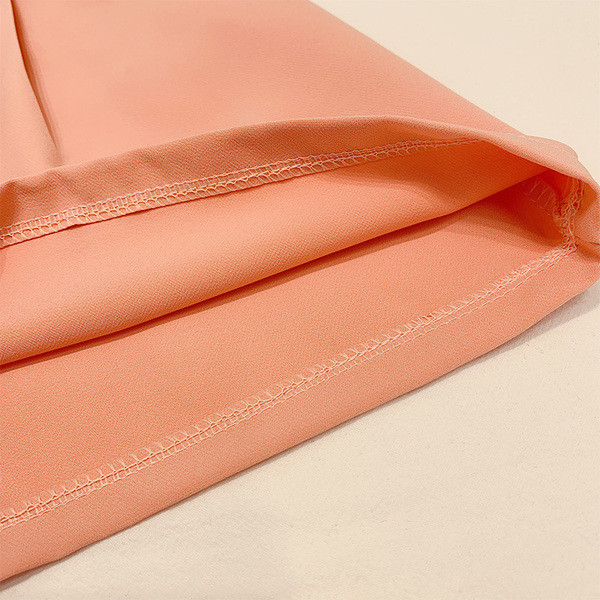 Stílusos női rövidnadrág zsebbel, három színben