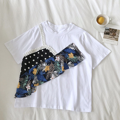 Modern női póló virágos motívumokkal és gyöngyökkel, fekete-fehér színben