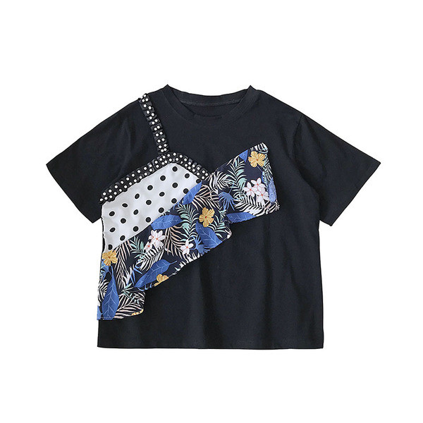 Modern női póló virágos motívumokkal és gyöngyökkel, fekete-fehér színben