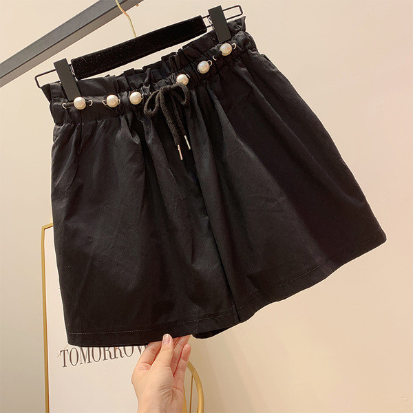 Modern női rövidnadrág gyöngy díszítéssel