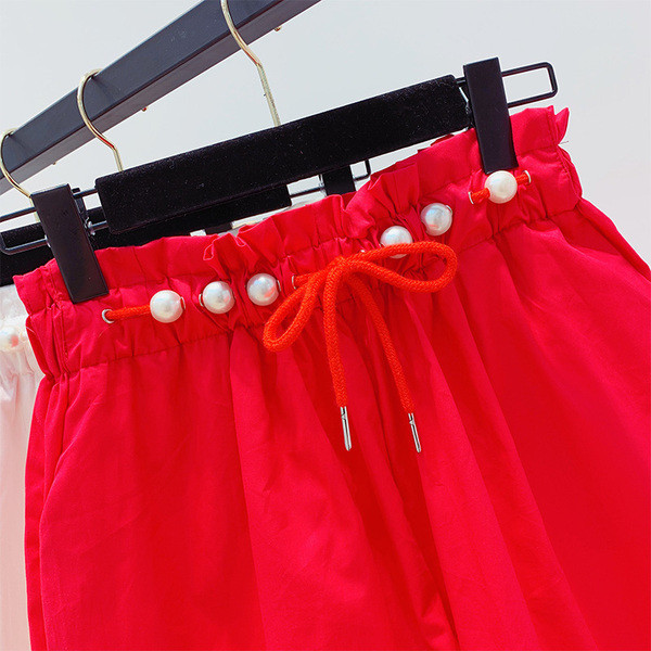 Modern női rövidnadrág gyöngy díszítéssel