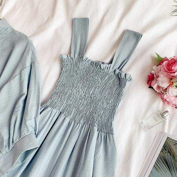 Setul actual pentru femei din două părți în negru, alb și albastru