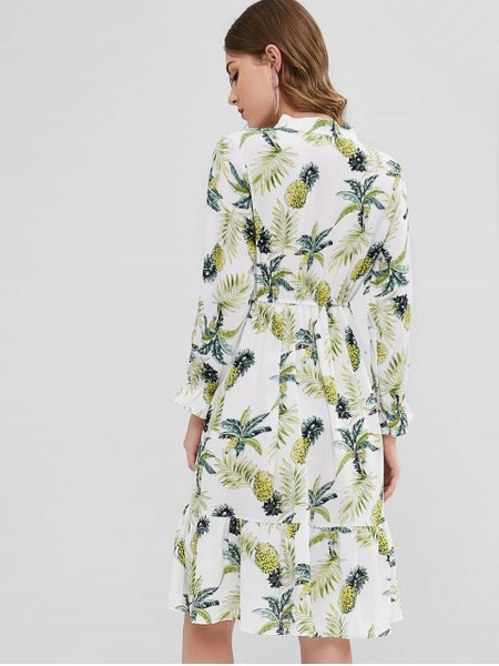 Modern női ruha színes motívumokkal szabott modellel