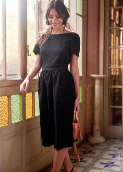 Modern női ruha csupasz háttal és gombokkal, két színben