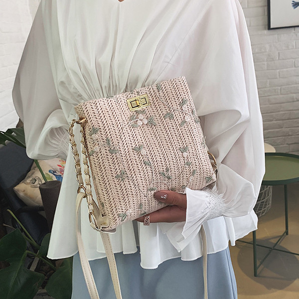 Geanta de dama moderna cu maner lung si broderie florala in doua culori