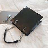 Eko bőrből készült stílusos női táska lánccal, három színben