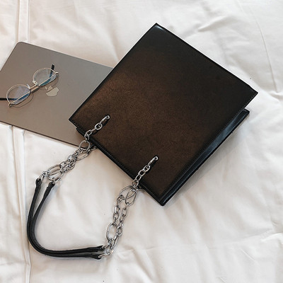 Eko bőrből készült stílusos női táska lánccal, három színben