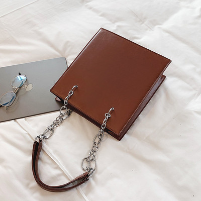 Eko bőrből készült stílusos női táska lánccal, három színben