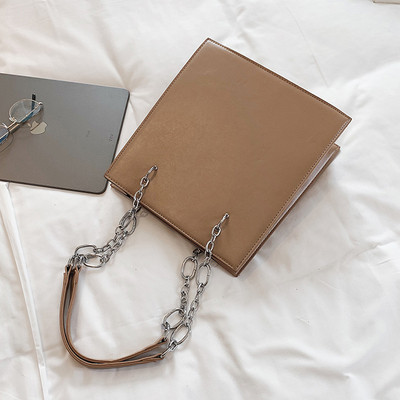 Eko bőrből készült stílusos női táska lánccal, három színben