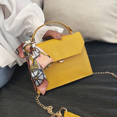 Modern női táska több színben felirattal