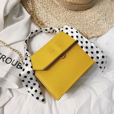 Modern női táska több színben felirattal