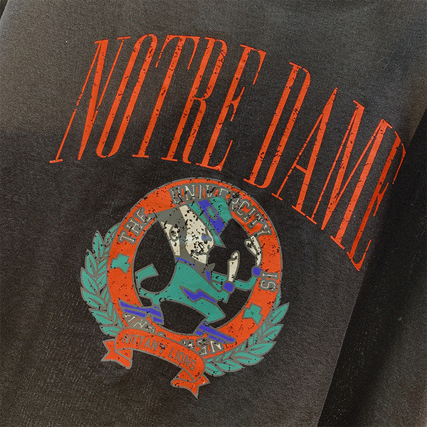 Modern női póló rátéttel és rövid ujjal