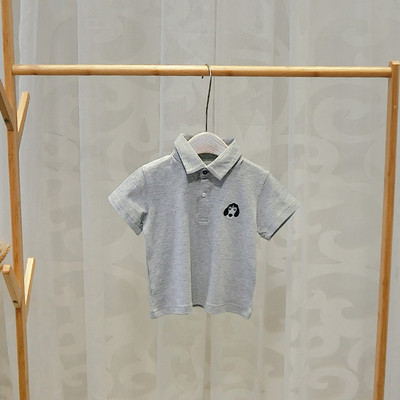 Modern gyerekpóló fiúknak három színben hímzéssel