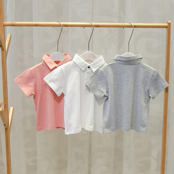 Modern gyerekpóló fiúknak három színben hímzéssel